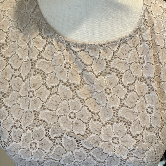 Lace top with Lycra & spandex Medium sheer at neck with lined bodice NWT - Picture 2 of 4